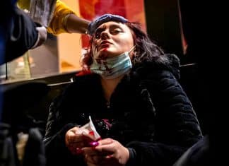 Absuelven a policías que dispararon contra manifestantes en España