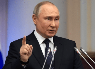 Putin: Estados Unidos se hace daños irreparables a sí mismo Las políticas de Estados Unidos dañan su propia moneda: el dólar.