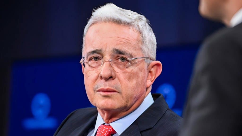 Presuntamente, Uribe compró testigos para manipular información que declaraban en contra de terceros