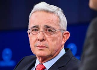 Ex presidente de Colombia Álvaro Uribe acusado de fraude y soborno por la Fiscalía