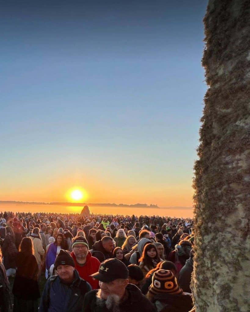 15 mil personas se congregaron en el mítico y antiguo monumento de Stonehenge en Inglaterra, para presenciar el solsticio de verano. Foto: BBC