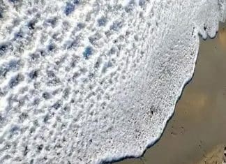 Olas del mar se congelan en Argentina Bajas temperaturas congelaron las olas del mar en la provincia de Tierra de fuego, en la Patagonia, Argentina