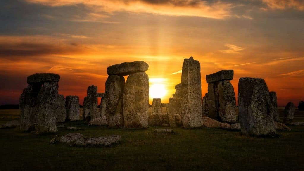 El solsticio de verano tiene un significado místico: más de 10 mil personas se reunieron en Stonehenge.