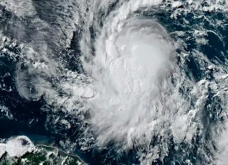 Huracán Beryl alcanza la categoría 4 y avanza en el Caribe Huracán Beryl se fortalece a categoría 4 y amenaza el Caribe.