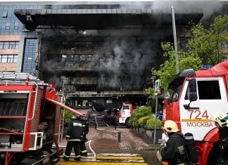 Incendio en Instituto de Investigación en Moscú deja al menos ocho muertos Incendio en Moscú, personas quedan atrapadas en instituto de electrónica en llamas.