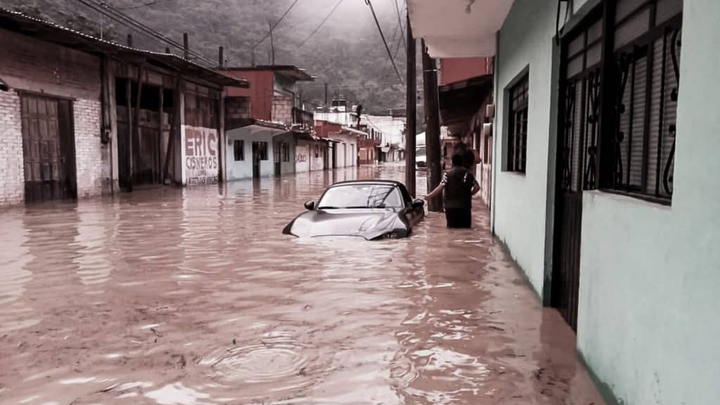 Inundaciones y caos vial azotan Ciudad de México tras fuertes lluvias.