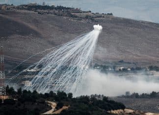 Israel ataca con fósforo blanco el Sur del Líbano, convirtiéndolo en una zona inhabitable Israel convierte en zona inhóspita Sur del Líbano con ataques constantes de fósforo blanco y artillería.