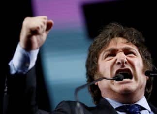 Milei amenaza con despedir a 50 mil trabajadores más del Estado en Argentina Javier Milei anunció el despido de 50,000 trabajadores estatales.