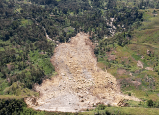 Papúa Nueva Guinea declara zona de avalancha como fosa común Papúa Nueva Guinea declara fosa común en zona de avalancha y suspende búsqueda de cuerpos.