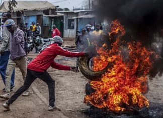 Protestantes se toman Parlamento en Kenia Las protestas en Kenia, dejaron muertos y heridos.
