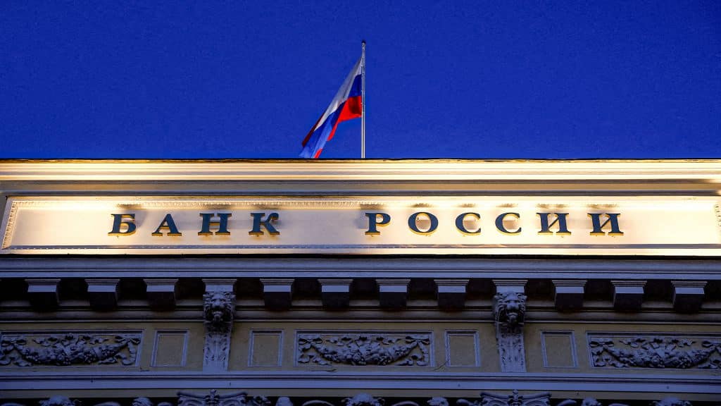 Rusia suspende transacciones financieras con monedas occidentales tras sanciones a MOEX la bolsa de Moscú