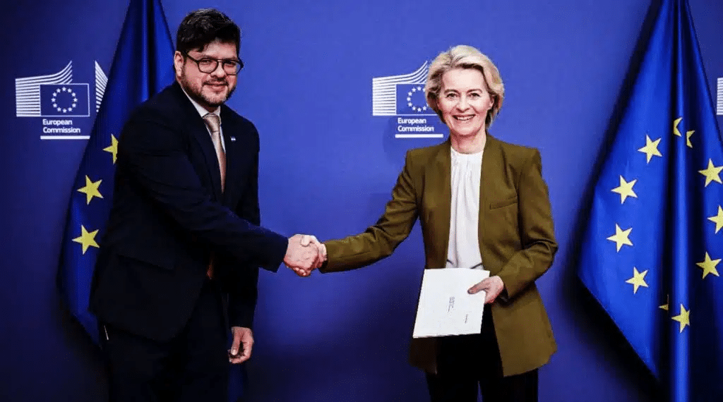 César Castañeda, head of the Nicaraguan mission, delivered credentials to Úrsula von der Leyen, President of the European Commission.