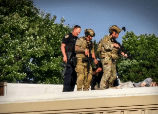 Autoridades de Estados Unidos identifican al autor del atentado contra Trump El autor del atentado contra la vida del ex presidente Trump, fue asesinado en el lugar de los hechos, según el reporte del FBI.