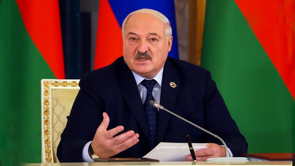 Lukashenko afirma que Ucrania busca provocar a Bielorrusia.