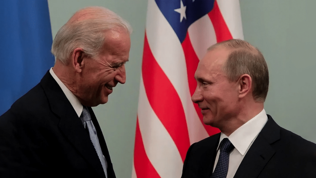 Diplomáticos exigen a Biden negociar con Rusia para resolver conflicto ucraniano.