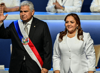 Presidente electo de Panamá, José Mulino, asume sus funciones
