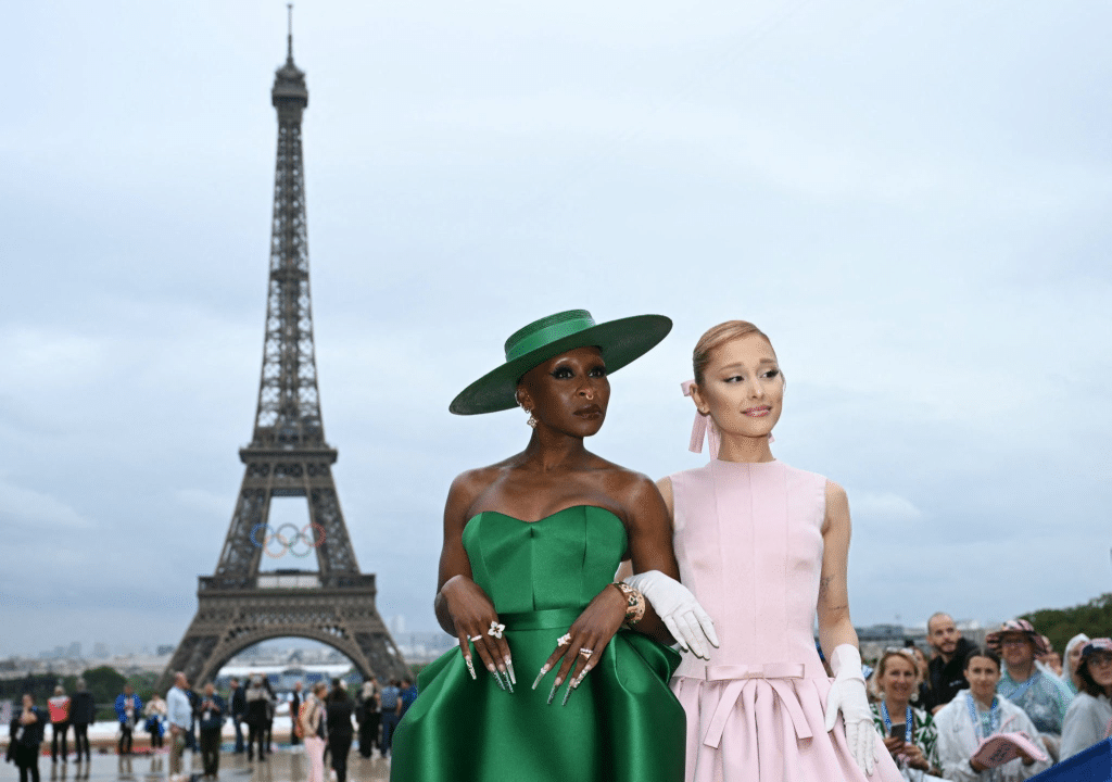 Cynthia Erivo y Ariana Grande llegan antes de la ceremonia inaugural de 2024.