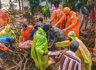 Más de cien muertos por deslizamientos de tierra en Kerala, India Más de 100 fallecidos y cientos desaparecidos en mortal deslave en Kerala, India.