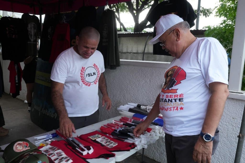 Nicaragüenses se preparan para las más de 700 vigilias en la capital de Nicaragua, Managua.