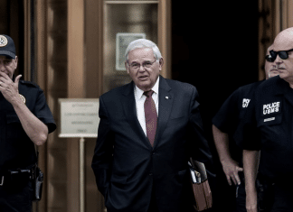 Senador de EEUU, Bob Menendez, culpable de 16 delitos de corrupción Tras años de juicio, el senador Bob Menendez, es declarado culpable de delitos de corrupción en Estados Unidos.