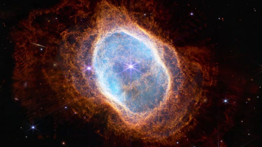 La “Nebulosa de los Ocho Estallidos", también conocida como NGC 3132 o la Nebulosa del Anillo del Sur, es una nebulosa planetaria situada en la constelación de Vela. Esta nebulosa se encuentra a unos 2,000 años luz de distancia de la Tierra.