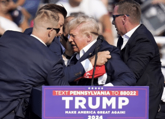 Tiroteo durante mitin de Donald Trump Trump con lesiones menores, tras un tiroteo que se ejecutó mientras desarrollaba un mitin electoral.