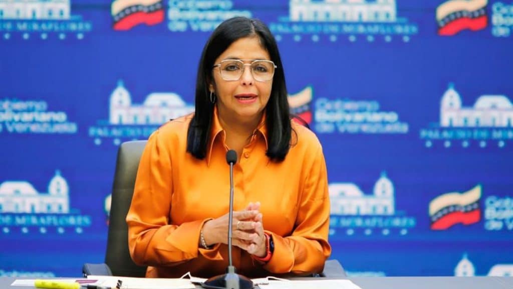 Delcy Rodríguez, vicepresidenta de Venezuela, sufrió un accidente mientras se encontraba asistiendo la emergencia, tras el paso del huracán Beryl.