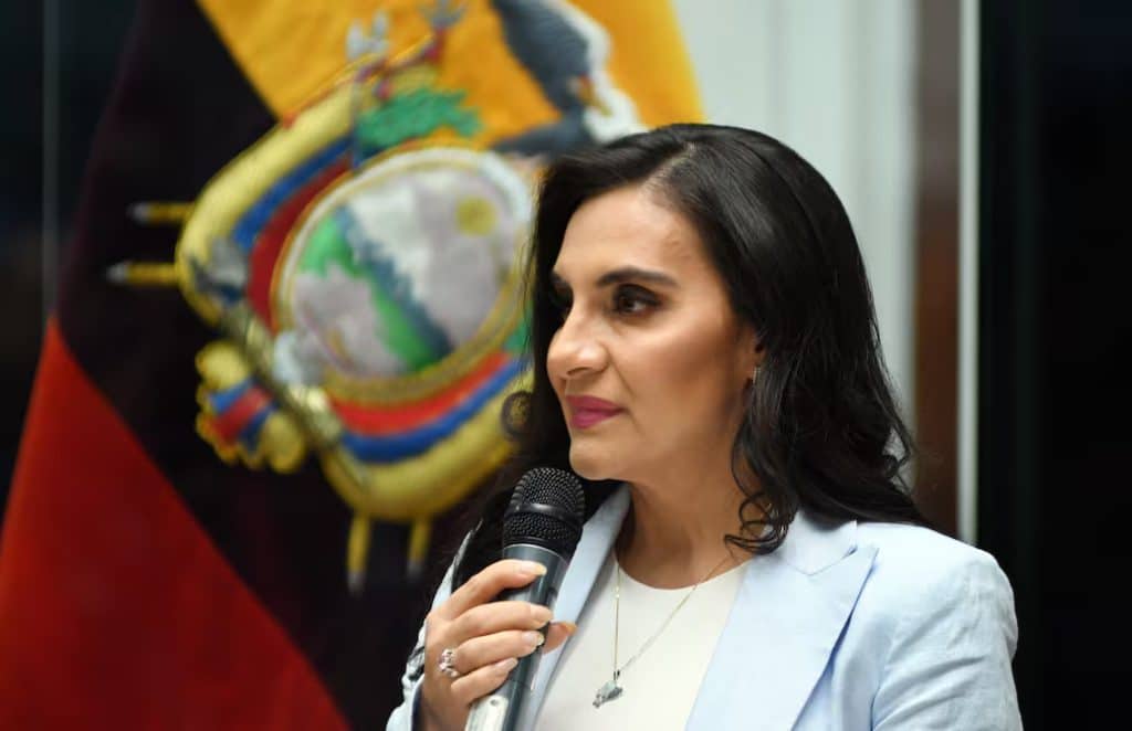 La vicepresidenta de Ecuador, Verónica Abad, denunció al presidente Daniel Noboa ante el Tribunal Contencioso Electoral, acusándolo de violencia política de género.