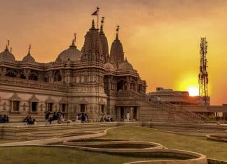 India desarrolla energía renovable para alcanzar sus propósitos económicos India prevé desarrollar energías renovables: solar, eólica, biocombustibles y energía nuclear.