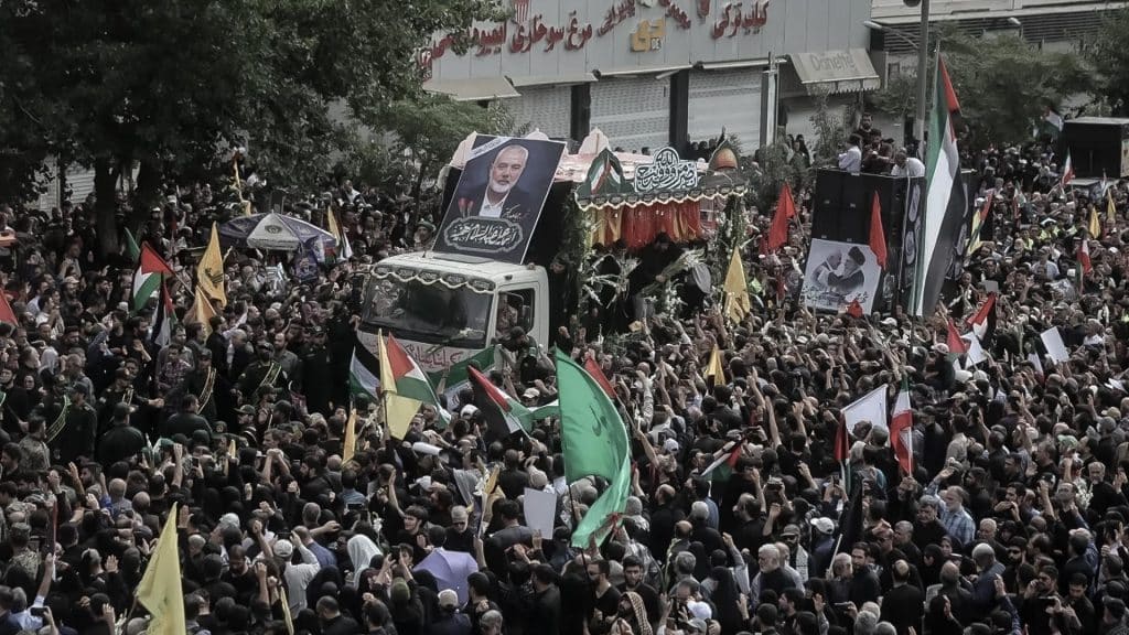 Irán rinde homenaje masivo a Ismail Haniyeh, líder de Hamás.