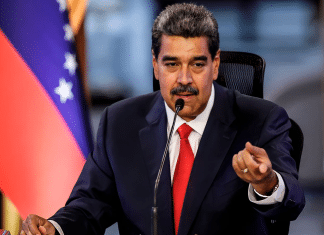 Maduro: «No le vamos a entregar a esta oligarquía fascista el poder político» Maduro rechaza pretensiones de la "oligarquía fascista" de Venezuela de apropiarse del poder.