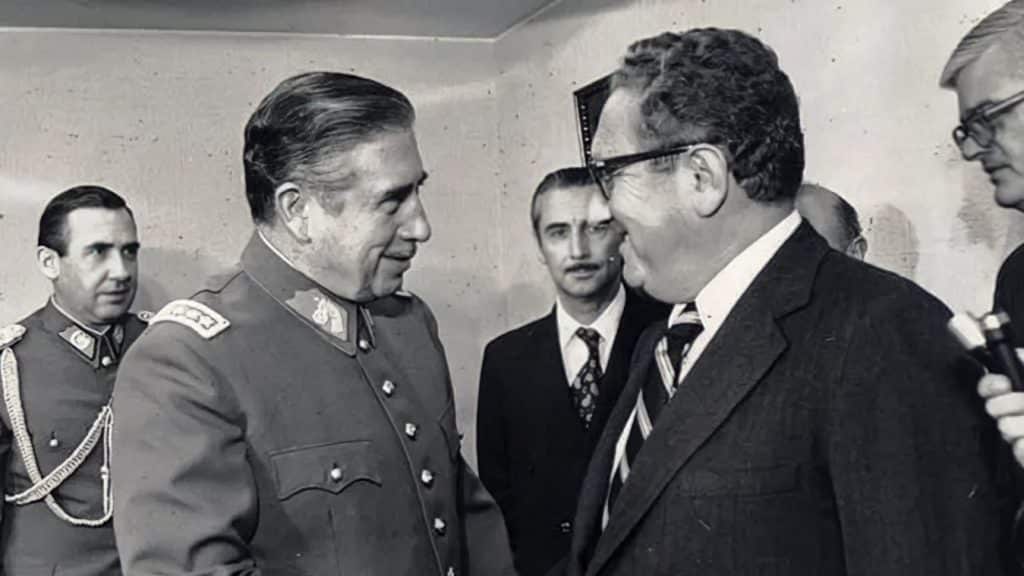 Henry Kissinger, exsecretario de Estado de EEUU, mantenía encuentros con el dictador chileno Augusto Pinochet para coordinar las estrategias de Washington.