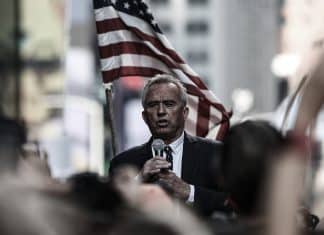 Robert F. Kennedy decide respaldar a Trump en las Elecciones Presidenciales Kennedy suspende su campaña electoral por no tener “un camino realista hacia la victoria electoral”.