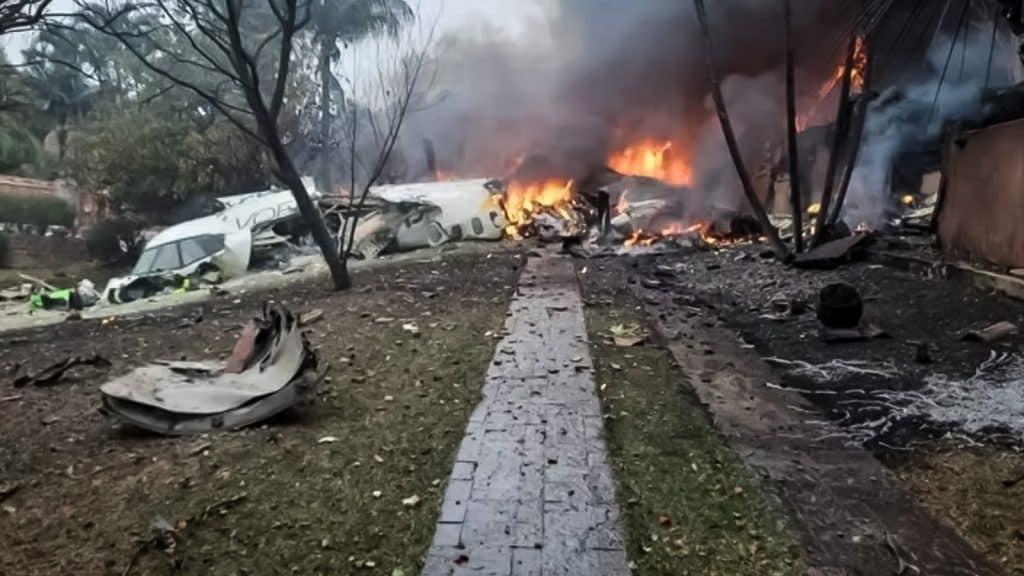 Avión ATR-72 se estrelló en una zona residencial de Vinhedo, São Paulo, Brasil.