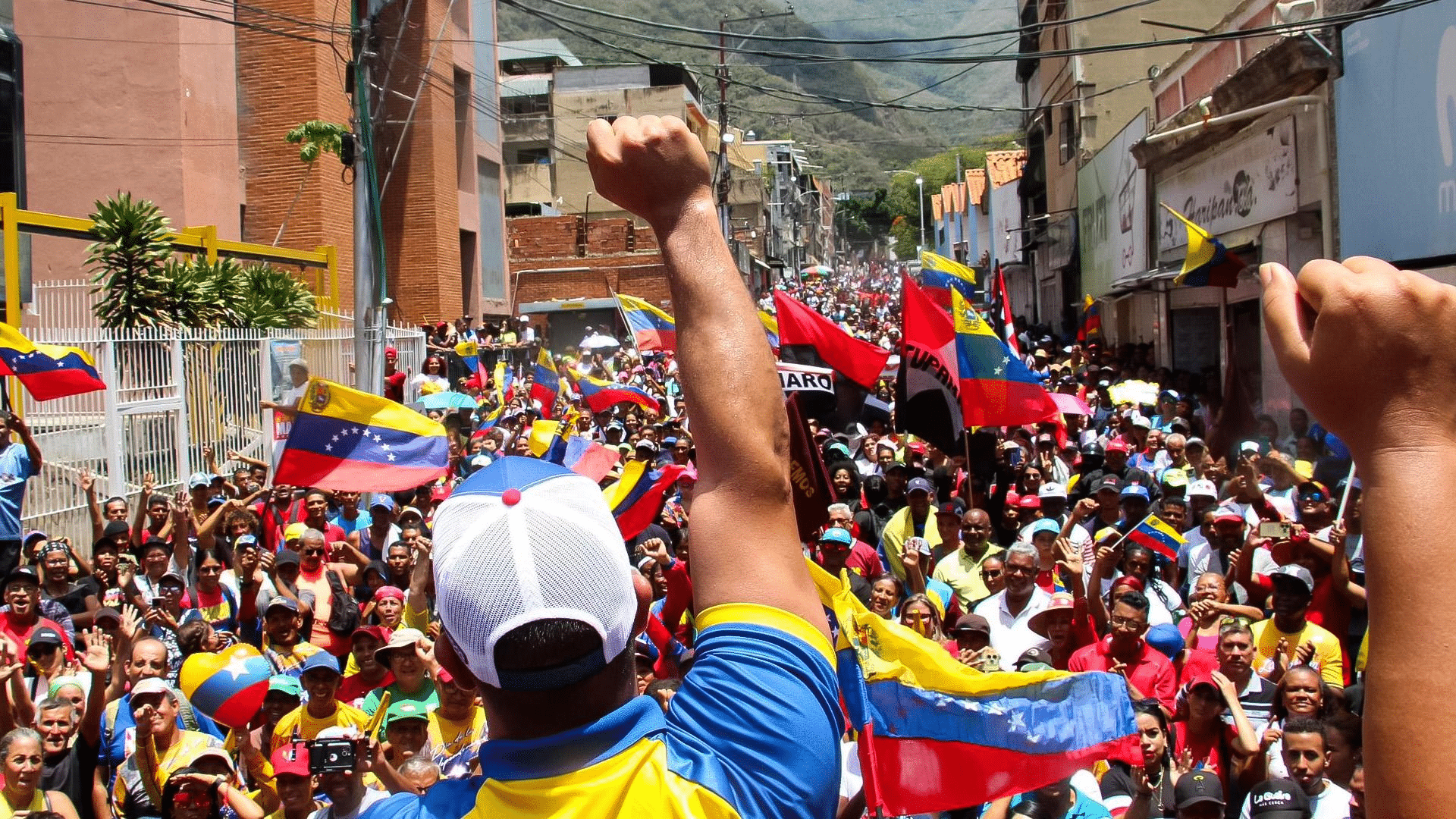 Venezuela se moviliza en "Gran Marcha por la Paz" en apoyo a Maduro