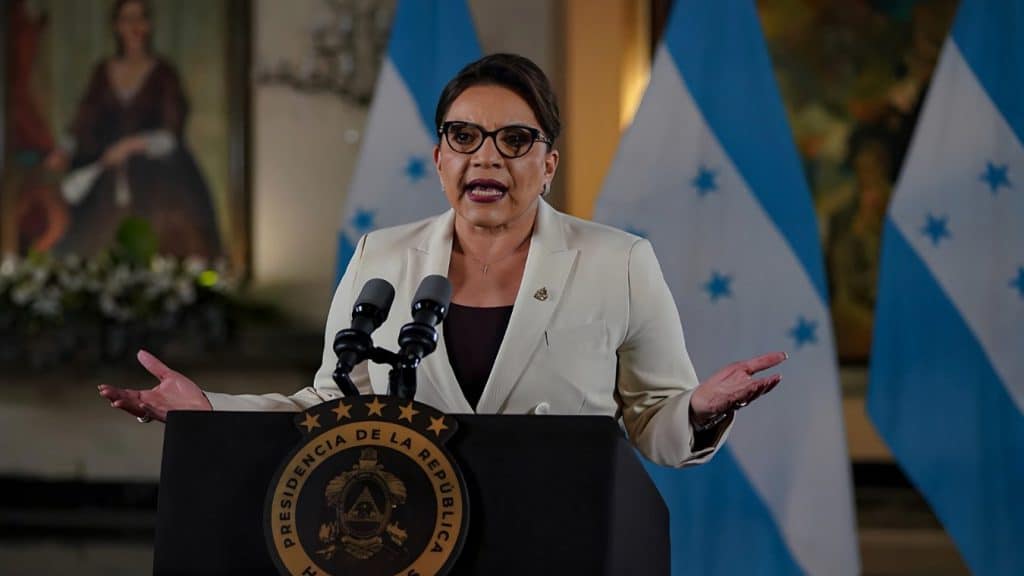 Presidenta de Honduras ordena denunciar el tratado de extradición con EEUU.