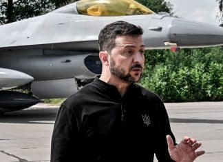 Zelensky destituye al comandante de la Fuerza Aérea ucraniana tras accidente de F-16 Destitución del comandante de la Fuerza Aérea de Ucrania relacionada con accidente de F-16.