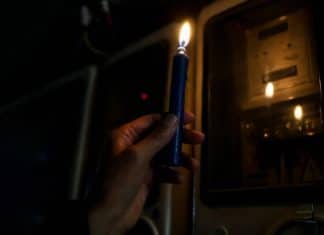 Ecuador enfrenta apagones energéticos de hasta 12 horas al día Ecuador anuncia cortes programados de energía de hasta 11 horas diarias por sequía.