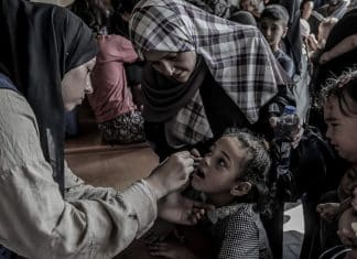 Ejército de Israel destruye convoy de vacunas contra polio para Gaza Israel atacó un convoy que transportaba vacunas contra la poliomielitis, las cuales eran aplicadas a niños en la Franja de Gaza.