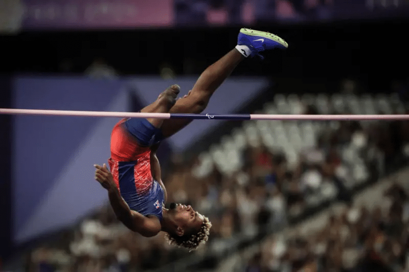 En París 2024, el dominicano Wagner Astacio compitió en el evento de salto alto T63.