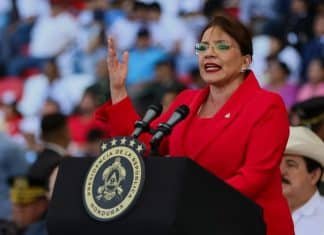 Presidenta de Honduras insta al pueblo a defender la democracia Castro advierte sobre intentos golpistas y garantiza defensa de la democracia en 2025.