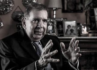 Venezuela emite orden de captura contra Edmundo González Edmundo González debe enfrentarse a la justicia de Venezuela, por usurpación de funciones, conspiración, sabotaje, entre otros.