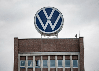 Volkswagen planea cerrar fábricas de automóviles en Alemania Volkswagen está dejando de “ser rentable”, pese a la implementación de programas de ahorros, según sus directivos.