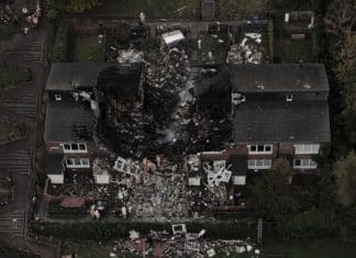 Brutal explosión en Inglaterra deja 2 muertos y varios heridos Se desconocen las causas del incidente; sin embargo, las autoridades están llevando a cabo una investigación.