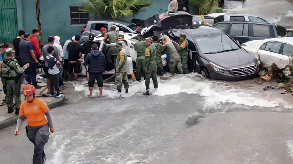 La Defensa Nacional en México coordina esfuerzos para ayudar en las tareas de recuperación tras el paso de la tormenta Nadine.