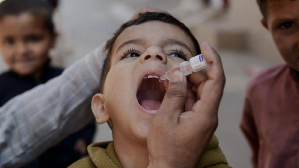 119,000 niños palestinos no serán vacunados contra la polio en la Franja de Gaza, ante intensos ataques del régimen israelí.