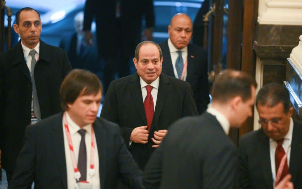 El presidente de Egipto, Abdelfatah El-Sisi, llegó a la ciudad de Kazán donde fue recibido por representante rusos.