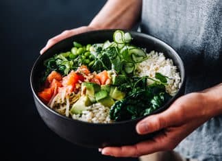 Estudio revela que reducir calorías extiende la longevidad, influenciada por la genética Investigación analiza la conexión entre calorías, longevidad y genética.