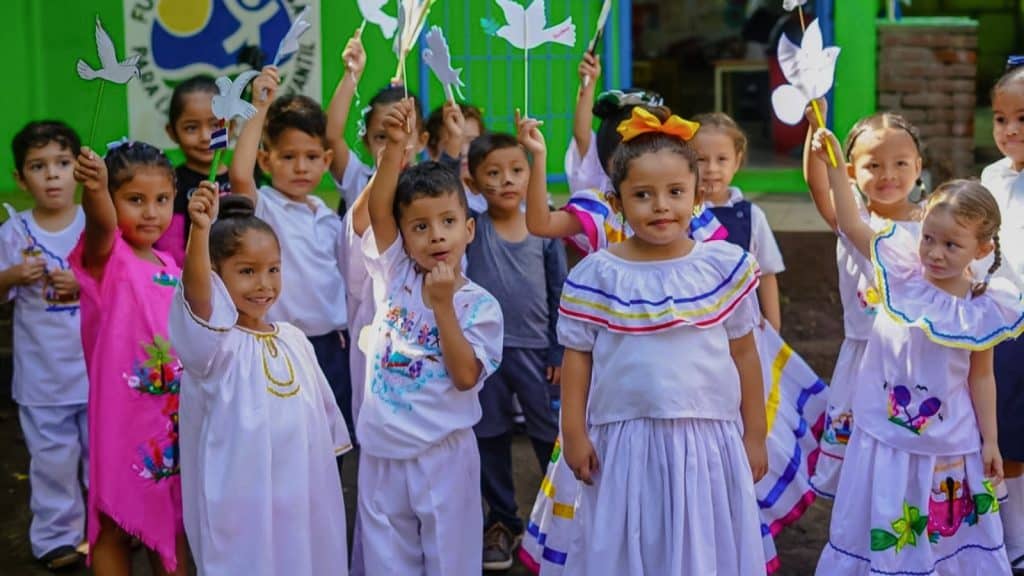 Nicaragua se comprometió a ofrecer un bono educativo para apoyar a los niños de los dos primeros grados y a los estudiantes de bachillerato.