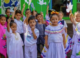 Gobierno de Nicaragua dará bono a estudiantes de preescolar a segundo grado en 2025 Nicaragua se comprometió a ofrecer un bono educativo para apoyar a los niños de los dos primeros grados y a los estudiantes de bachillerato.